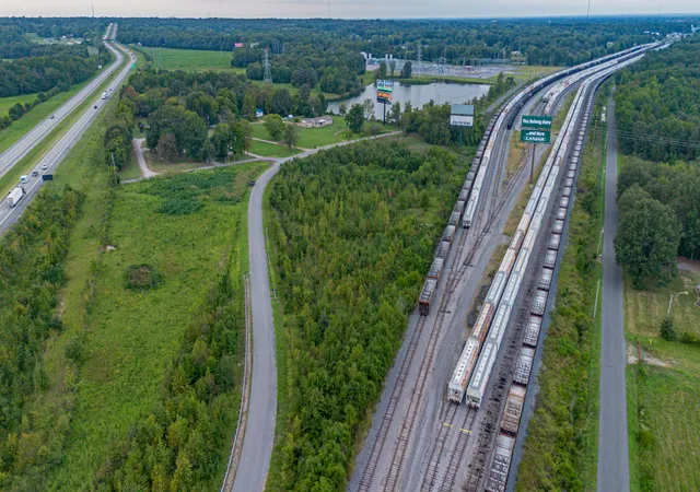 Photo 3 of Sale Pending at 4950 Schneidman Rd, Paducah, KY 42003 | MLS# 26025335 | Listing updated on 2026-09-19