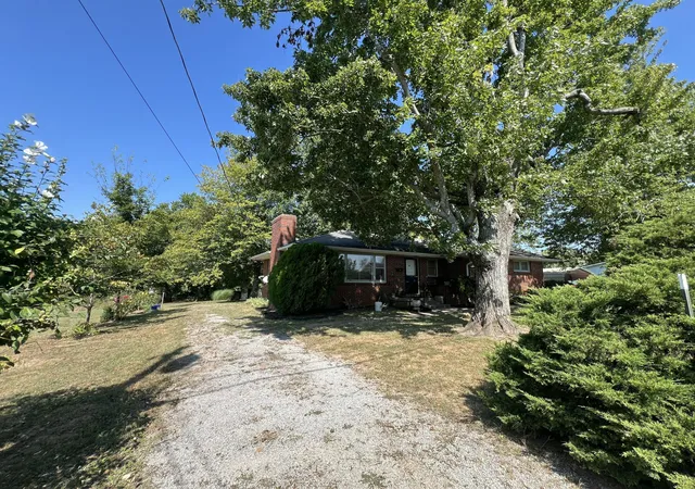 Photo 2 of Sale Pending at 237 Center St, Princeton, KY 42445 | MLS# 26024930 | Listing updated on 2026-09-30