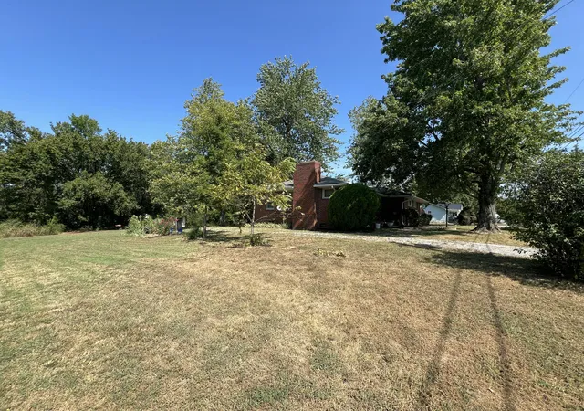 Photo 3 of Sale Pending at 237 Center St, Princeton, KY 42445 | MLS# 26024930 | Listing updated on 2026-09-30