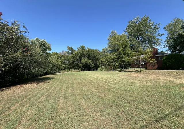 Photo 4 of Sale Pending at 237 Center St, Princeton, KY 42445 | MLS# 26024930 | Listing updated on 2026-09-30