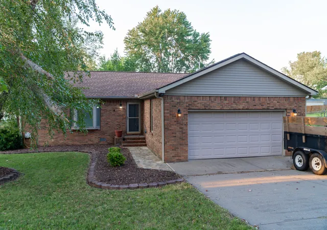 Photo 2 of Sale Pending at 160 Wilton Cir, Paducah, KY 42003 | MLS# 26024815 | Listing updated on 2026-09-11