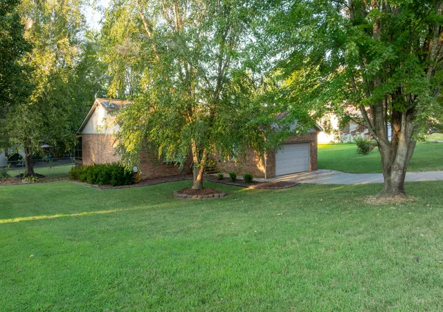 Photo 3 of Sale Pending at 160 Wilton Cir, Paducah, KY 42003 | MLS# 26024815 | Listing updated on 2026-09-11