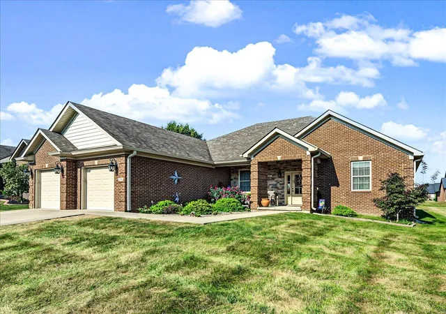 Photo 2 of Sale Pending at 509 Breezewood Cir, Richmond, KY 40475 | MLS# 26024830 | Listing updated on 2026-09-11