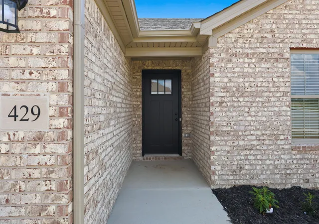 Photo 2 of Single family home for sale at 429 Yosemite Ln, Richmond, KY 40475 | MLS# 26024829 | Listing updated on 2026-09-09