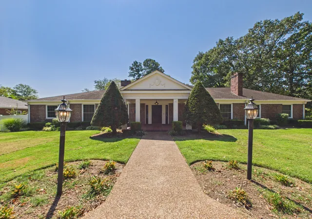 Photo 1 of Single family home for sale at 911 Sycamore St, Murray, KY 42071 | MLS# 26025084 | Listing updated on 2026-09-30