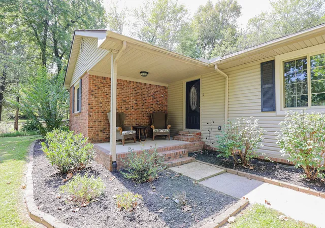 Photo 3 of Sale Pending at 5025 Jeffery Ln, Paducah, KY 42001 | MLS# 26024877 | Listing updated on 2026-09-11