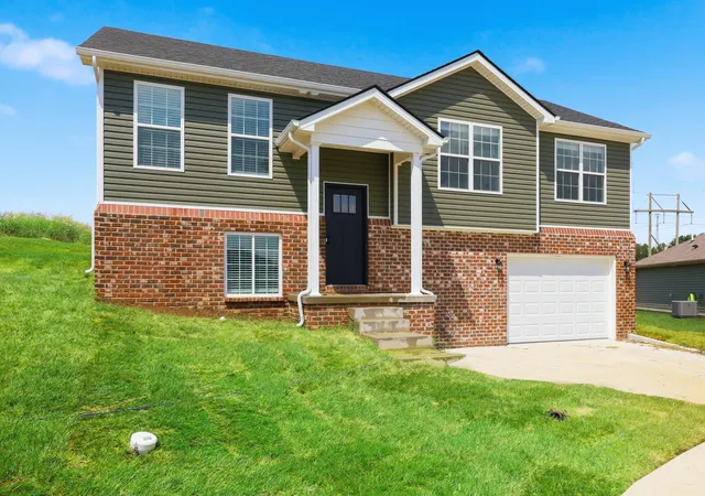 Photo 2 of Single family home for sale at 945 Olympic Ct, Richmond, KY 40475 | MLS# 26024841 | Listing updated on 2026-09-09