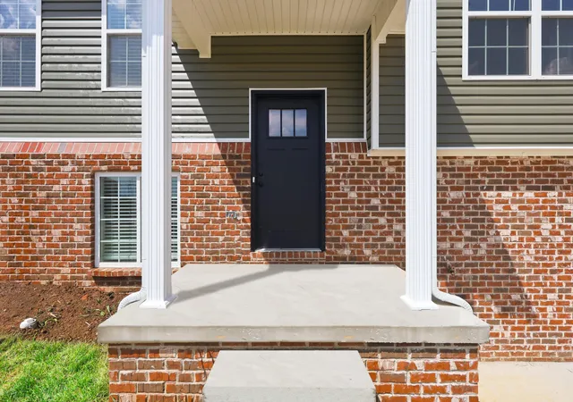 Photo 2 of Single family home for sale at 945 Olympic Ct, Richmond, KY 40475 | MLS# 26024841 | Listing updated on 2026-09-09