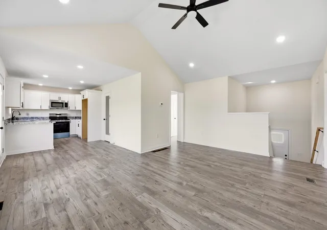 Photo 3 of Single family home for sale at 945 Olympic Ct, Richmond, KY 40475 | MLS# 26024841 | Listing updated on 2026-09-09
