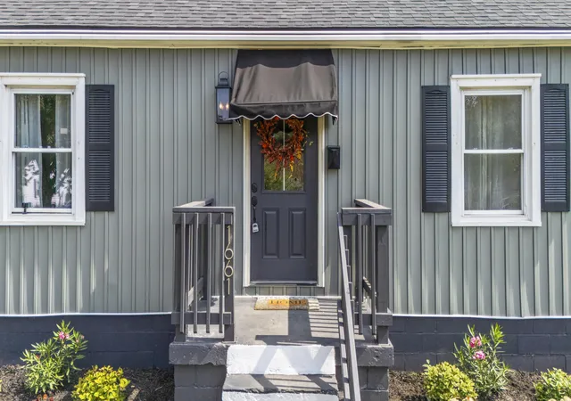 Photo 3 of Single family home for sale at 1661 Liberty Rd, Lexington, KY 40505 | MLS# 26024973 | Listing updated on 2026-09-15