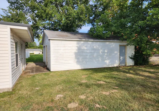Listing Photo 2 - Condo for sale in building located at 106 Holmes Ave, Paducah, KY 42003