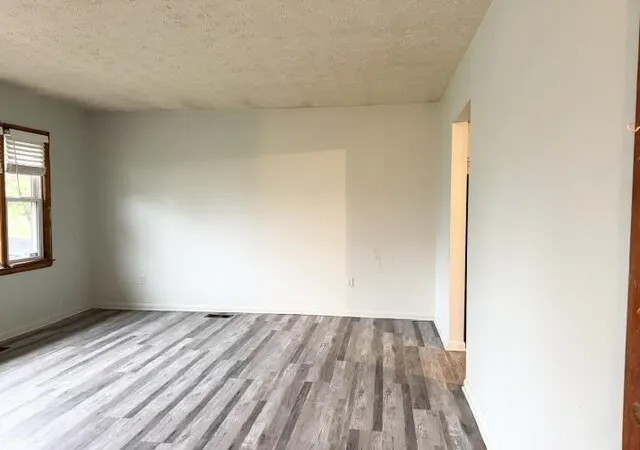 Photo 4 of Single family home for sale at 1980 Greenleaf Dr, Lexington, KY 40505 | MLS# 26025118 | Listing updated on 2026-09-12