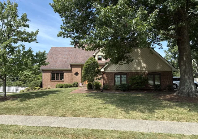 Photo 3 of Single family home for sale at 2117 Broadhead Pl, Lexington, KY 40515 | MLS# 26025080 | Listing updated on 2026-09-12