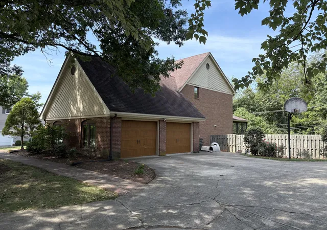 Photo 4 of Single family home for sale at 2117 Broadhead Pl, Lexington, KY 40515 | MLS# 26025080 | Listing updated on 2026-09-12