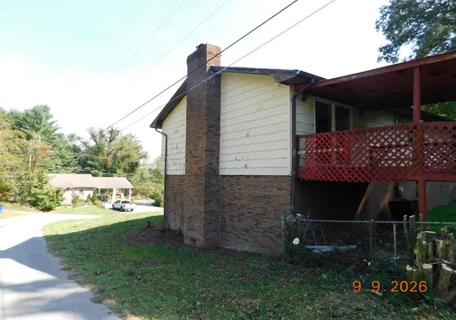 Photo 3 of Single family home for sale at 834 S 31st Street, Middlesboro, KY 40965 | MLS# 26024908 | Listing updated on 2026-09-11