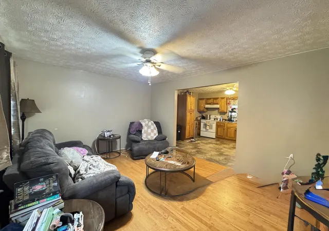 Photo 3 of Single family home for sale at 4091 Bee Crk Rd, Corbin, KY 40701 | MLS# 26024878 | Listing updated on 2026-09-10