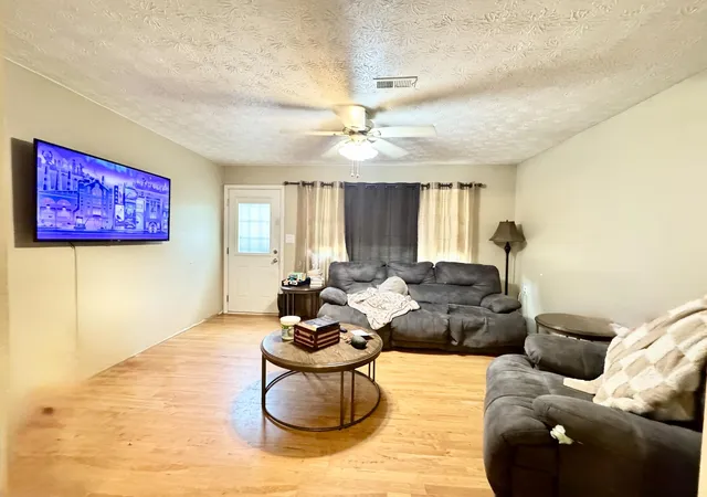 Photo 4 of Single family home for sale at 4091 Bee Crk Rd, Corbin, KY 40701 | MLS# 26024878 | Listing updated on 2026-09-10