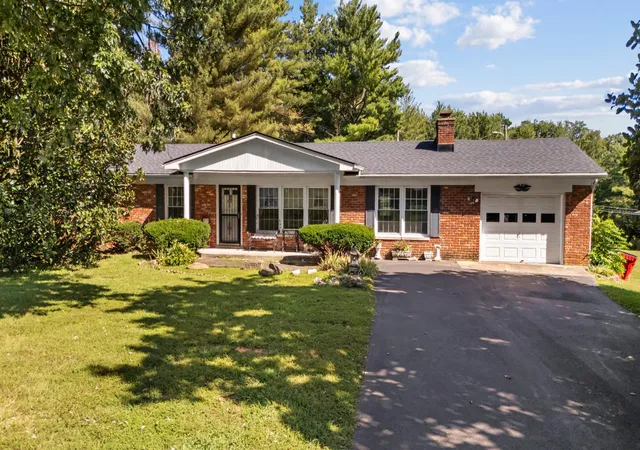 Single family home for sale at 178 Schofield Ln, Frankfort, KY 40601 | MLS# 26024876