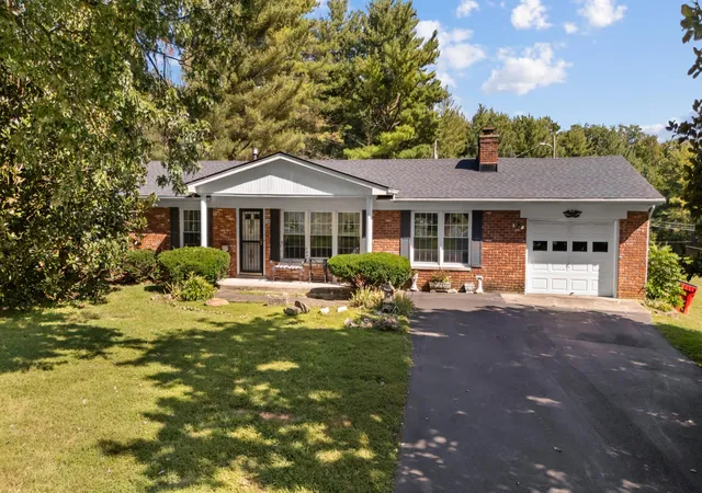 Photo 2 of Single family home for sale at 178 Schofield Ln, Frankfort, KY 40601 | MLS# 26024876 | Listing updated on 2026-10-20