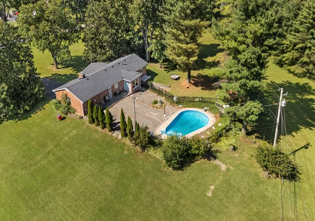 Photo 3 of Single family home for sale at 178 Schofield Ln, Frankfort, KY 40601 | MLS# 26024876 | Listing updated on 2026-10-20