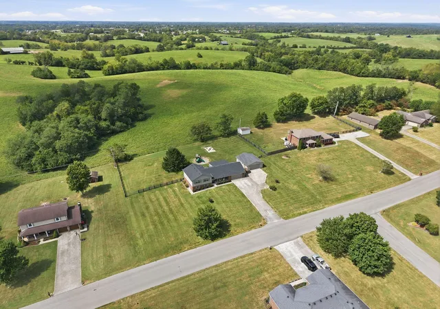 Photo 2 of Sale Pending at 1313 Travis Dr, Richmond, KY 40475 | MLS# 26024935 | Listing updated on 2026-09-12