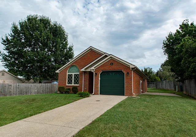 Photo 1 of Single family home for sale at 1417 Corral Way, Frankfort, KY 40601 | MLS# 26025153 | Listing updated on 2026-09-12