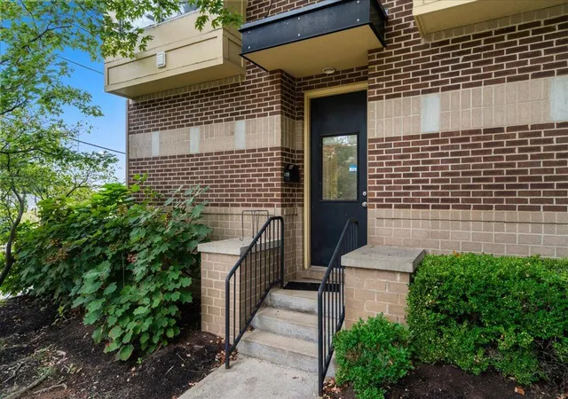 Photo 2 of Condo for sale at 529 S Mill St, Lexington, KY 40508 | MLS# 26025240 | Listing updated on 2026-09-14