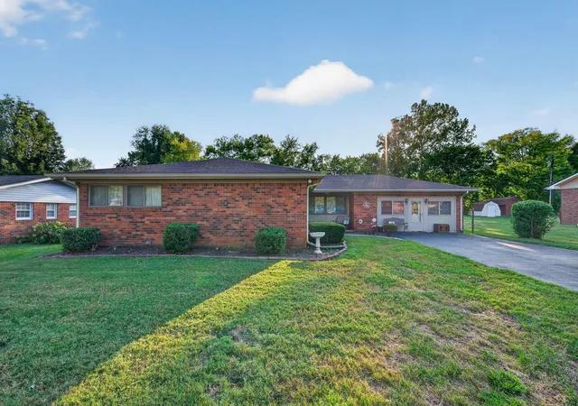 Photo 1 of Single family home for sale at 241 Hilltopper Dr, Bowling Green, KY 42101 | MLS# 26025038 | Listing updated on 2026-09-11
