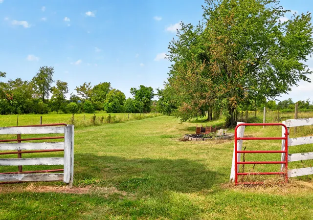 Photo 3 of Single family home for sale at 1115 Jessamine Sta Rd, Nicholasville, KY 40356 | MLS# 26024929 | Listing updated on 2026-10-01