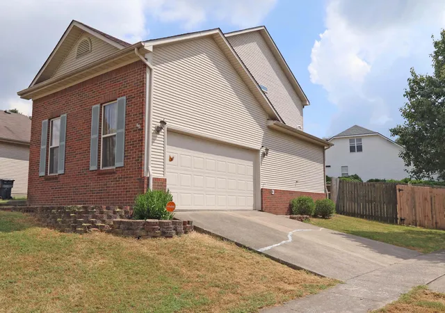 Photo 3 of Single family home for sale at 760 Rambling Crk Dr, Lexington, KY 40509 | MLS# 26024920 | Listing updated on 2026-10-13