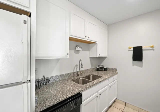 Photo 4 of Condo for sale at 2121 Nicholasville Rd #503, Lexington, KY 40503 | MLS# 26024928 | Listing updated on 2026-10-13