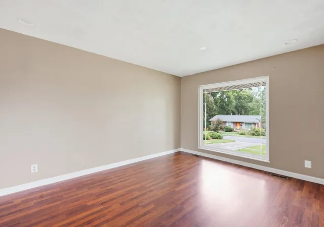 Photo 1 of Single family home for sale at 2430 Seine Rd, Lexington, KY 40504 | MLS# 26025031 | Listing updated on 2026-09-11