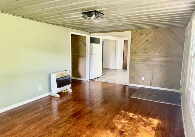 Photo 2 of Single family home for sale at 3021 Oaks Rd, Paducah, KY 42003 | MLS# 26025090 | Listing updated on 2026-09-11