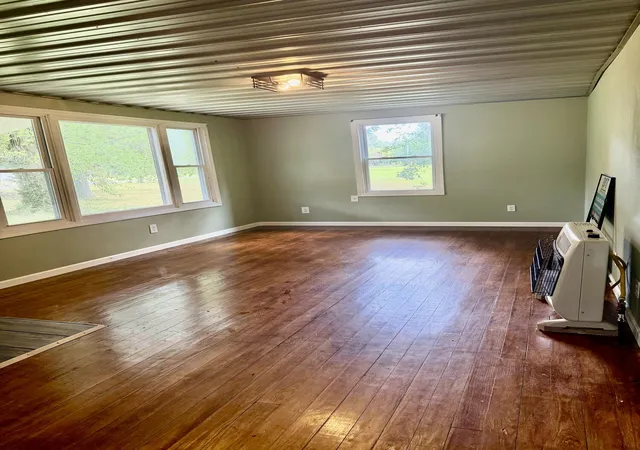 Photo 2 of Single family home for sale at 3021 Oaks Rd, Paducah, KY 42003 | MLS# 26025090 | Listing updated on 2026-09-11