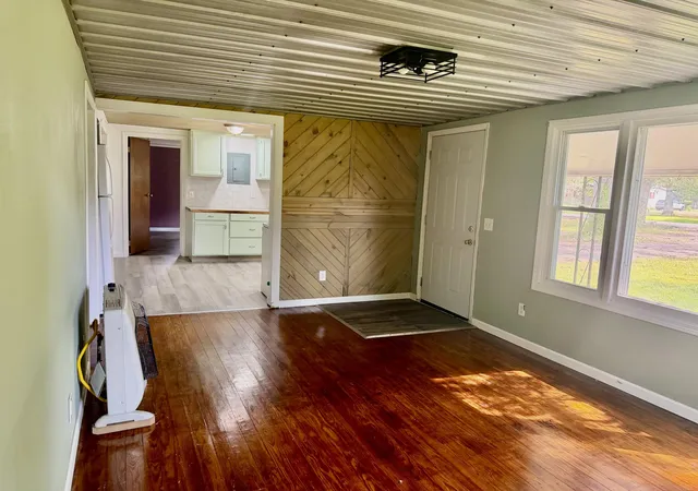 Photo 3 of Single family home for sale at 3021 Oaks Rd, Paducah, KY 42003 | MLS# 26025090 | Listing updated on 2026-09-11