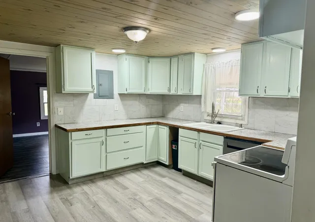 Photo 4 of Single family home for sale at 3021 Oaks Rd, Paducah, KY 42003 | MLS# 26025090 | Listing updated on 2026-09-11