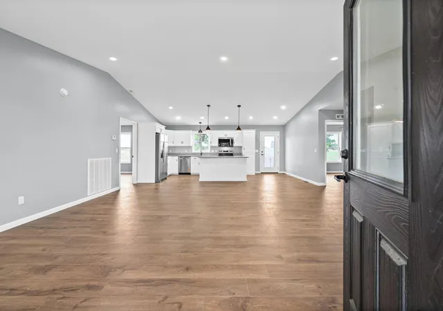 Photo 3 of Single family home for sale at 20 Cravens Rd, Princeton, KY 42445 | MLS# 26024940 | Listing updated on 2026-09-11