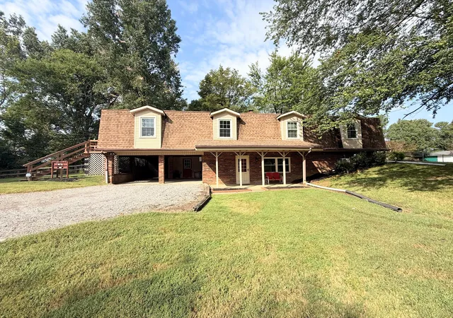 Photo 1 of Single family home for sale at 1998 Murray Hwy, Benton, KY 42025 | MLS# 26025106 | Listing updated on 2026-09-11