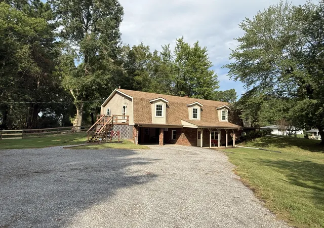 Photo 2 of Single family home for sale at 1998 Murray Hwy, Benton, KY 42025 | MLS# 26025106 | Listing updated on 2026-09-11