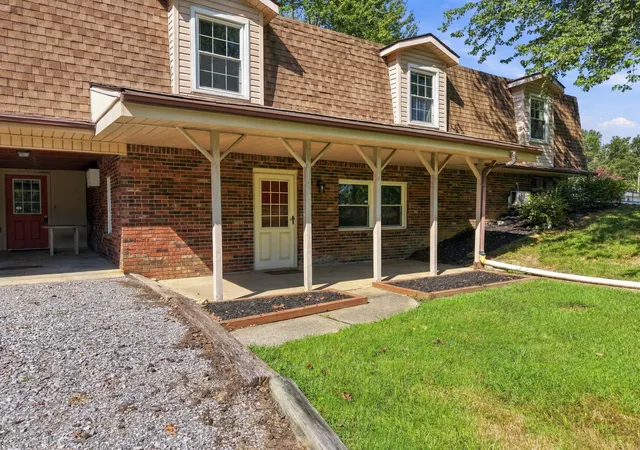 Photo 3 of Sale Pending at 1998 Murray Hwy, Benton, KY 42025 | MLS# 26025106 | Listing updated on 2026-10-19