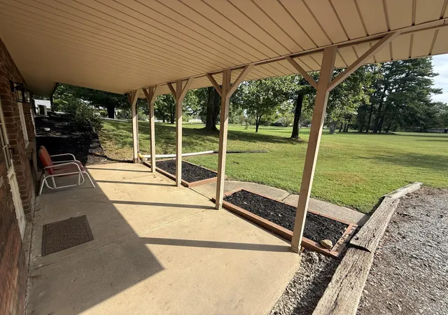 Photo 4 of Sale Pending at 1998 Murray Hwy, Benton, KY 42025 | MLS# 26025106 | Listing updated on 2026-10-19