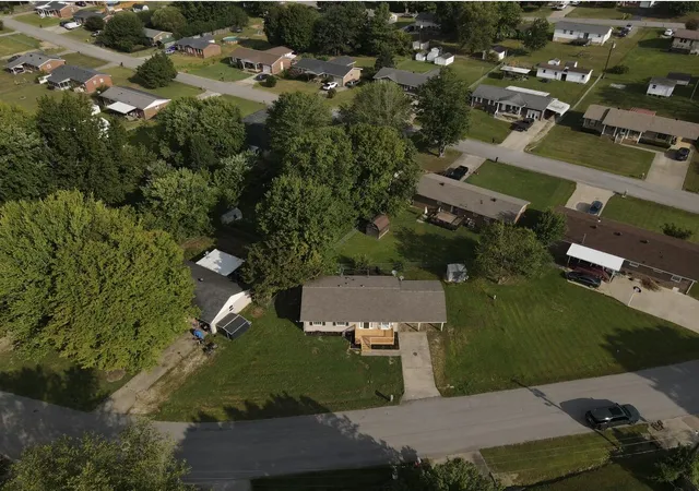 Photo 2 of Single family home for sale at 3007 Huckshold Dr, Madisonville, KY 42431 | MLS# 26024982 | Listing updated on 2026-09-16