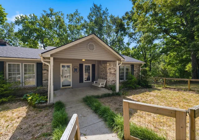 Photo 1 of Single family home for sale at 1577 Fairview Rd, Lawrenceburg, KY 40342 | MLS# 26025036 | Listing updated on 2026-09-14
