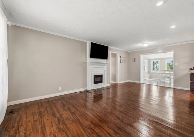 Photo 3 of Single family home for sale at 1577 Fairview Rd, Lawrenceburg, KY 40342 | MLS# 26025036 | Listing updated on 2026-09-14