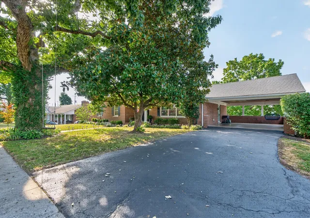 Photo 3 of Single family home for sale at 202 Natchez Tr, Nicholasville, KY 40356 | MLS# 26024961 | Listing updated on 2026-09-13