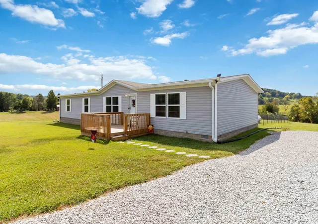 Photo 1 of Single family home for sale at 1649 James Rd, Somerset, KY 42501 | MLS# 26024976 | Listing updated on 2026-09-28