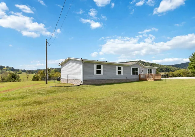 Photo 3 of Single family home for sale at 1649 James Rd, Somerset, KY 42501 | MLS# 26024976 | Listing updated on 2026-09-28
