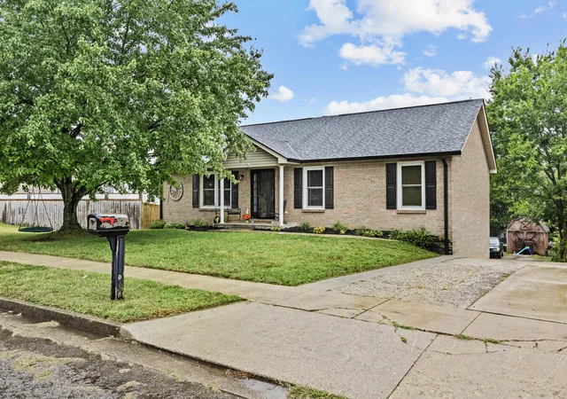 Photo 3 of Single family home for sale at 105 Orange Blossom Dr, Nicholasville, KY 40356 | MLS# 26026592 | Listing updated on 2026-10-09