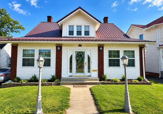 Single family home for sale at 116 E High St, Mount Sterling, KY 40353 | MLS# 26024958