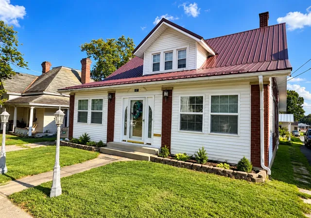 Photo 1 of Single family home for sale at 116 E High St, Mount Sterling, KY 40353 | MLS# 26024958 | Listing updated on 2026-09-10